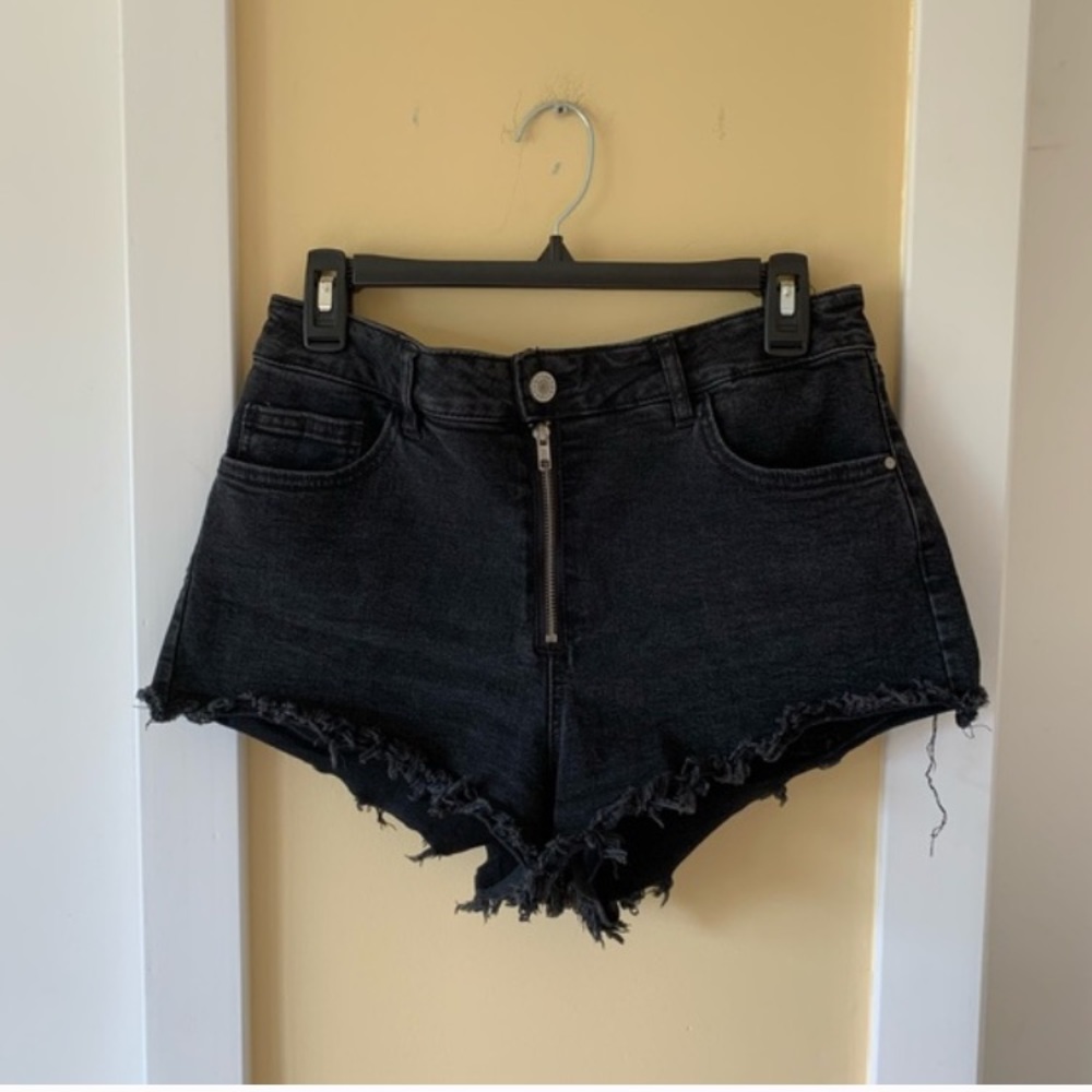 Refuge Black High Rise denim shorts with exposed zipper NWT